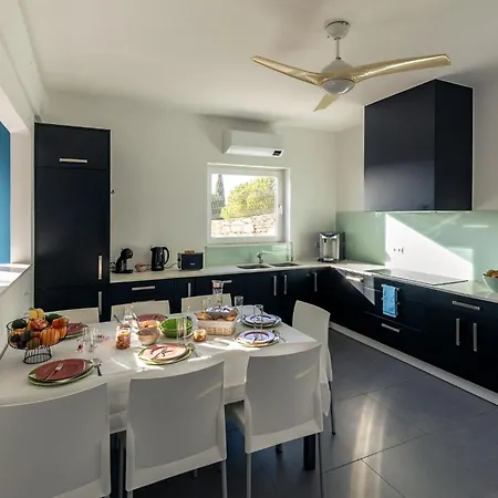 E5 Villa *